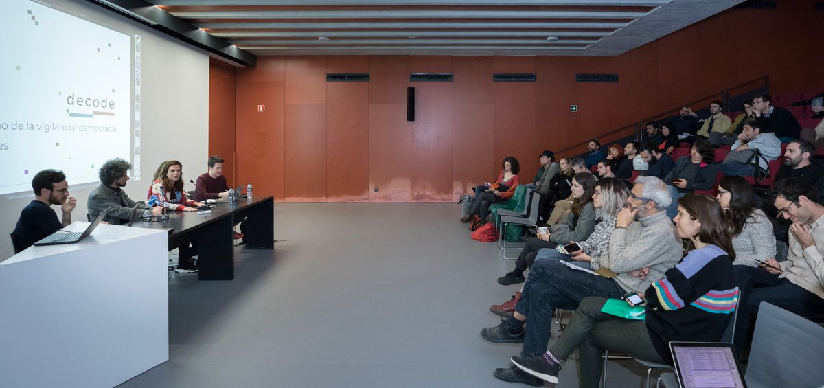 BCN_digital's tweet photo. 🙋♀️📡 De quina manera la tecnologia pot millorar els mecanismes de participació ciutadana?
Ahir es van presentar els resultats del projecte pilot #DDDC Democràcia Digital i Dades Comunes per fer més efectiva la plataforma digital de participació @decidimbcn.
#DataCommonsBCN https://t.co/Hg1JHS1YV6