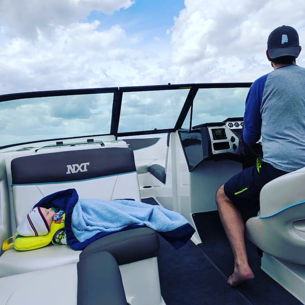 hydro_high's tweet photo. Family time in the boat is the BEST time #Hydrohigh #startemyoung #boating #itsalifestyle #mastercraft 

https://t.co/pW1U5nOYGh https://t.co/vRinXgWQGG