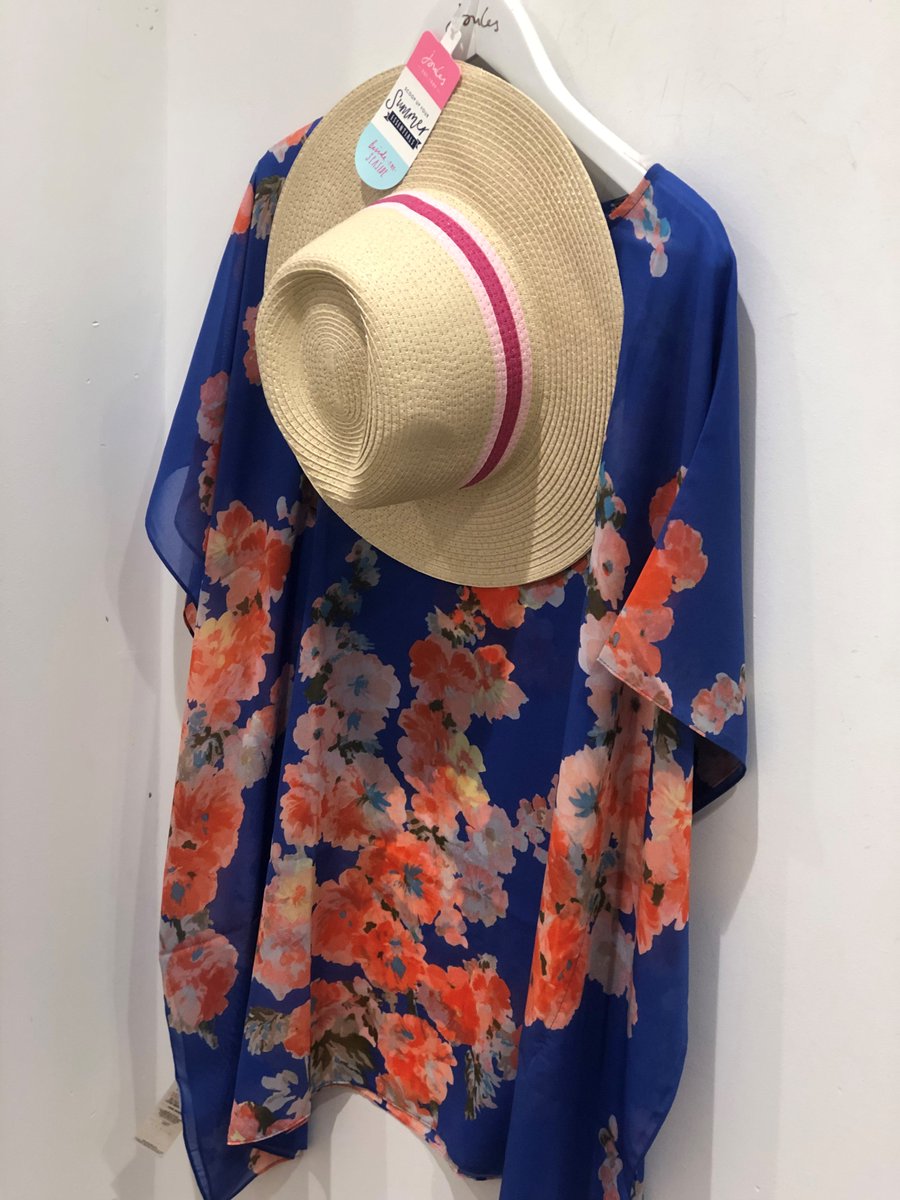 JoulesWorcester's tweet photo. Our new favourite. Is your new favourite. One print. Wears all weathers. 🌺⛅️🌧️#Joules #PerfectPartners @Joulesclothing https://t.co/vGDoQz6amd