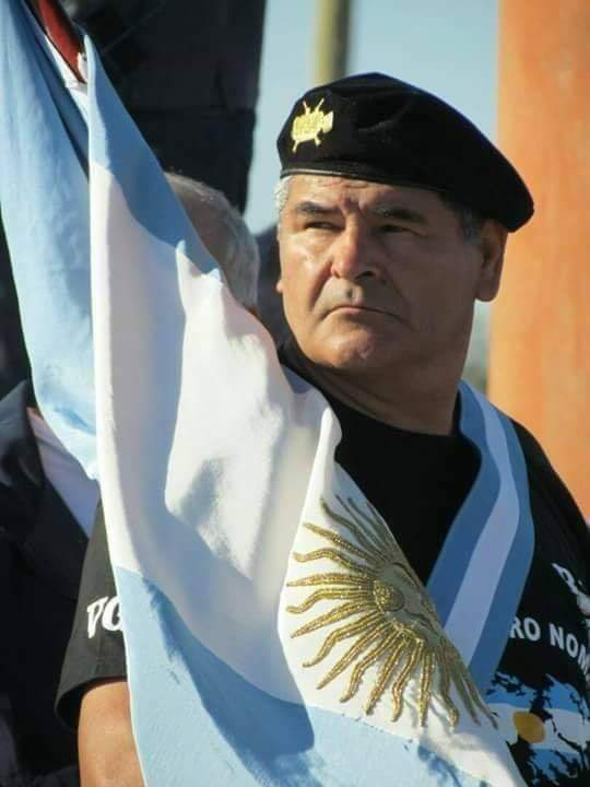 Bea on Twitter: "¡HONOR Y GLORIA!: Váyanse ustedes, que tienen hijos. Yo me  quedo” gritó Oscar Ismael Poltronieri mientras disparaba contra más de 600  ingleses desde el Monte Dos Hermanas en las