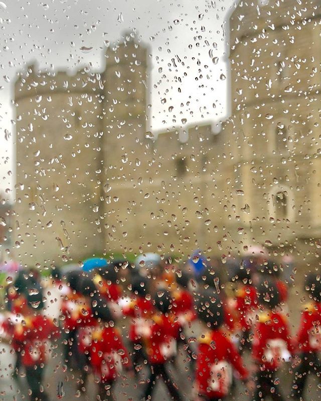 We love #Windsor - even in the #rain #changingtheguard #windsorcastle #iheartwindsor ift.tt/2HTWcyR