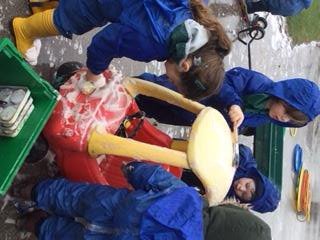 MissDent3's tweet photo. Car wash Tuesday £5 a wash! #Endikenursery #rainydays #grossmotor #cooperation #exploration #makingbubbles #teamwork #earlymaths https://t.co/L6NqCetwVA