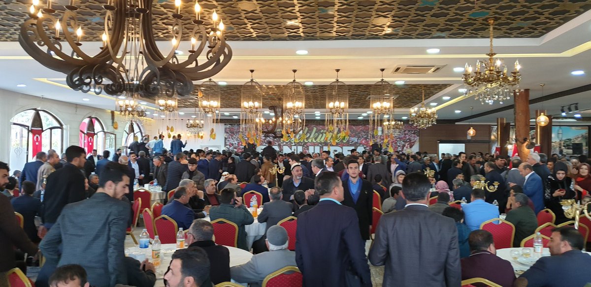mcanpolatnet's tweet photo. İl Başkanımız, Teşkilatımız, MKYK üyemiz, Büyükşehir Belediye Başkanımız, Milletvekillerimiz, ilçe Belediye Başkanlarımız ile birlikte tebrikleri kabul ediyoruz. 

Yoğun ilgi gösteren ve bize hizmetkâr olma görevi tevdi eden hemşehrilerimize Şükranlarımı sunuyorum.

@RT_Erdogan https://t.co/0RjKGJpNW8