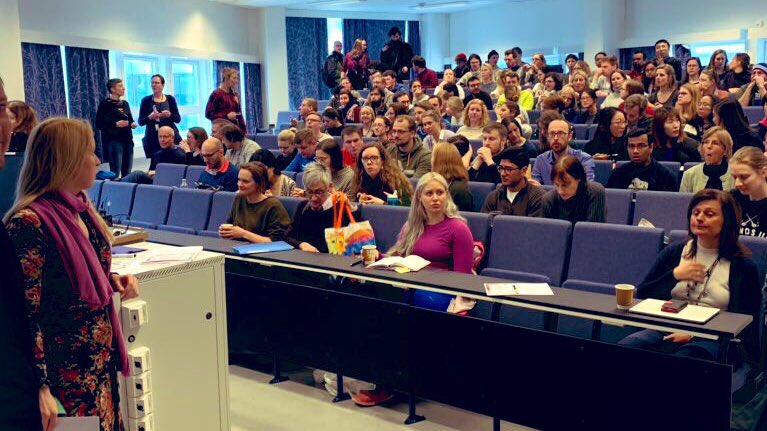 yngreforskere's tweet photo. Fullt hus når vi diskuterer #karriereveier for #phd i #Bergen i dag! Takk for debatten @margarethhagen_ @RektoratUiB @UiB @KennethHugdahl @saetveit & Iver Neptali Belle-Ramos @BergenChamber #UiBdoc https://t.co/ifXhRFwZz0