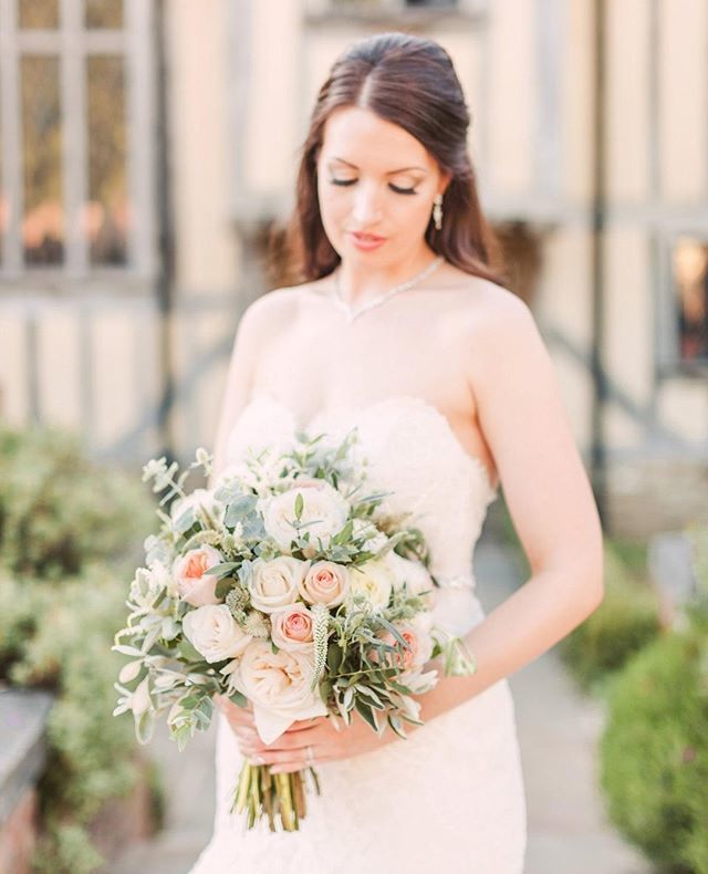 SomethingBlueEM's tweet photo. SPRING WEDDING // A bouquet made up of lush greenery mixed with a soft palette of flowers is perfect for a spring wedding in England.⁣
.⁣
.⁣
⁣Photo @christinasarahb⁣
 #bride #weddinginspiration #weddingideas #countrywedding #weddingplanning #wedd… https://t.co/LcAEURrC50 https://t.co/bxF8iNuqlQ
