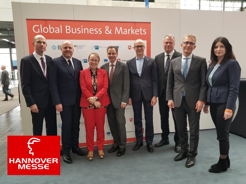 AHKVIETNAM's tweet photo. AHKs in ASEAN are now at the HANNOVER MESSE, together with our colleagues from the @DIHK_News participating in the ASEAN Forum with the focus on Industry 4.0 and the ASEAN markets for German companies.
#PartnerInASEAN
#PartnerWorldwide
Visit us! Investment Lounge, Hall 27 https://t.co/QSYC8L41Qd