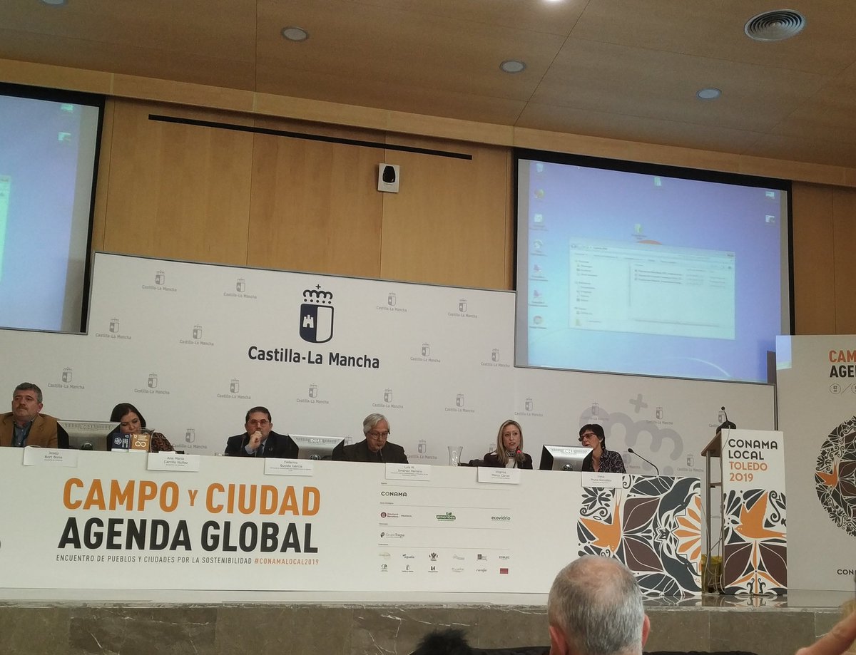 otsrural's tweet photo. 🗣️ Habla @VirginiaMarco_ sobre el proceso de implementación de la Agenda2030 y sus ODS desde el @gobjccm.
Una hoja de ruta cumplida durante meses.
Con indicadores del INE para medir la situación y el grado de implementación de las medidas en Castilla-La Mancha.
#CONAMAlocal2019 https://t.co/jrDHpuy0av