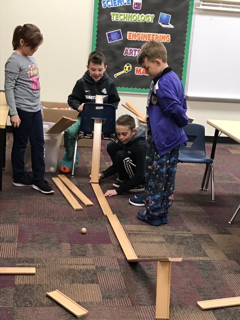 N8IVEQC's tweet photo. 3rd graders are collaborating and creating this morning in STEAM Club! #ErbsClass #CastnerKids @StallingsES @UCPS_MonroeNC https://t.co/Mi412i9dWk
