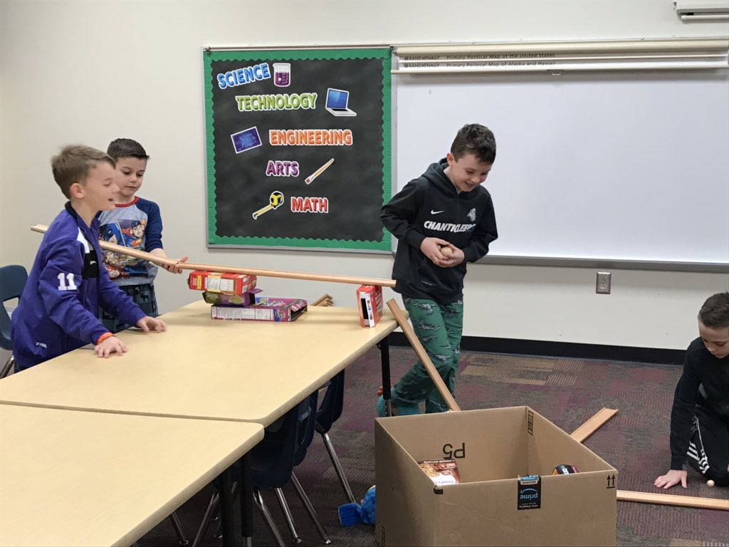 N8IVEQC's tweet photo. 3rd graders are collaborating and creating this morning in STEAM Club! #ErbsClass #CastnerKids @StallingsES @UCPS_MonroeNC https://t.co/Mi412i9dWk