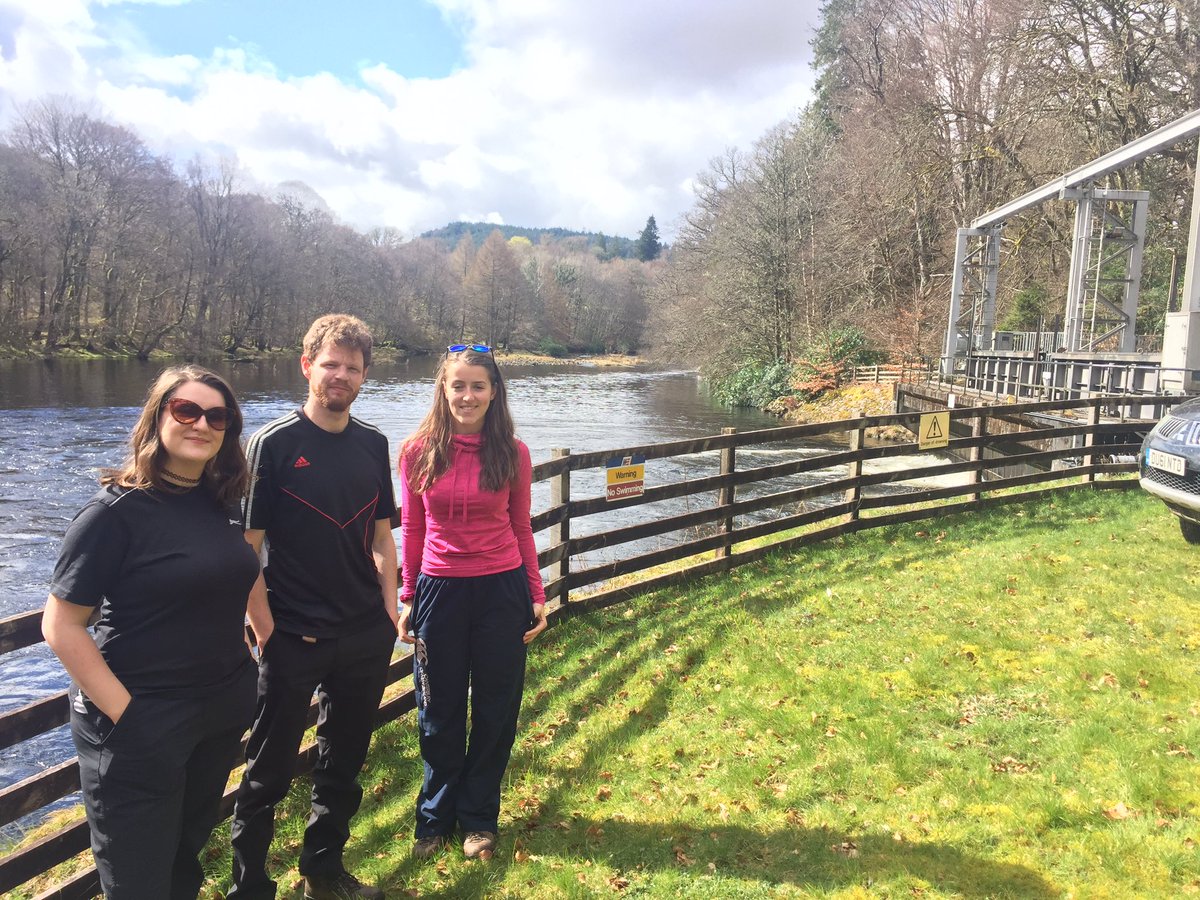Mnewton87's tweet photo. Final receivers going in @FishtheNess and showing interns around trapping locations learning all about #salmon #telemtry #migration #scotland. Amazing weather and location for lunch @JessSWhitneyy @JarcherP @sceneUofG @AST_Salmon #moraysalmontrack https://t.co/fHuePceWsu