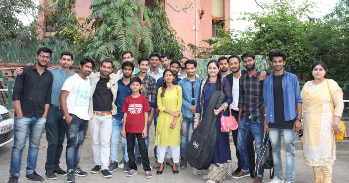 ConfluenceIndia's tweet photo. It was one of the fantastic event again at Lucknow, Uttar Pradesh.
#Syaahi along with The Poetry Geeks Organised #Open_Mic cum #Talent_Hunt program at K V Maths Classes, Lucknow (UP) on 31st March 2019.
To organize many such programs in your city at thesyaahi.com@gmail.com https://t.co/T7sxDrCj1J