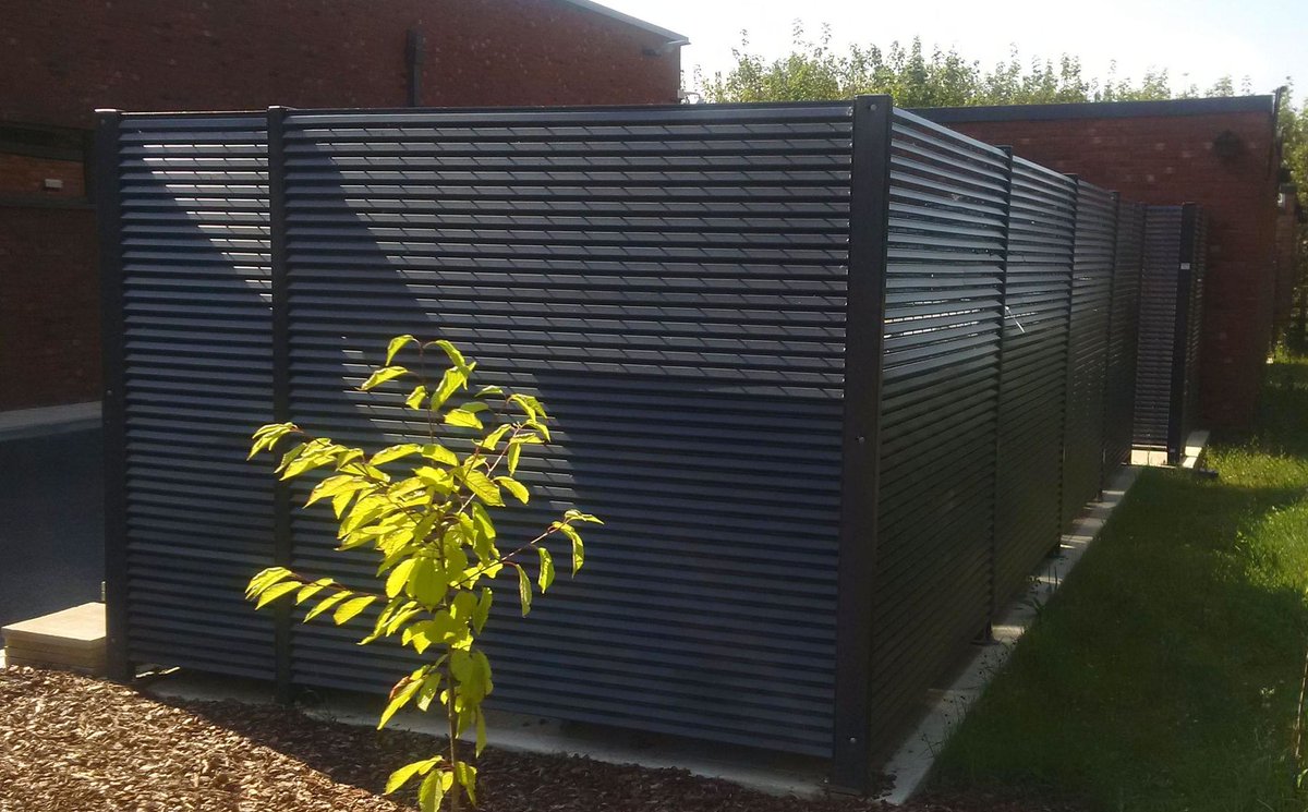 CLD_Fencing's tweet photo. Looking for a high quality, #highsecurity #fencing #ystem that is #modern and pleasing to the eye? 
CLDs Screenogril is hard wearing &amp; heavy duty yet blends into modern #architecture, just like this project at Skyliner #Sports Centre, Bury St Edmunds. 
https://t.co/BsdXLhuaCT https://t.co/b7AukiIQs4