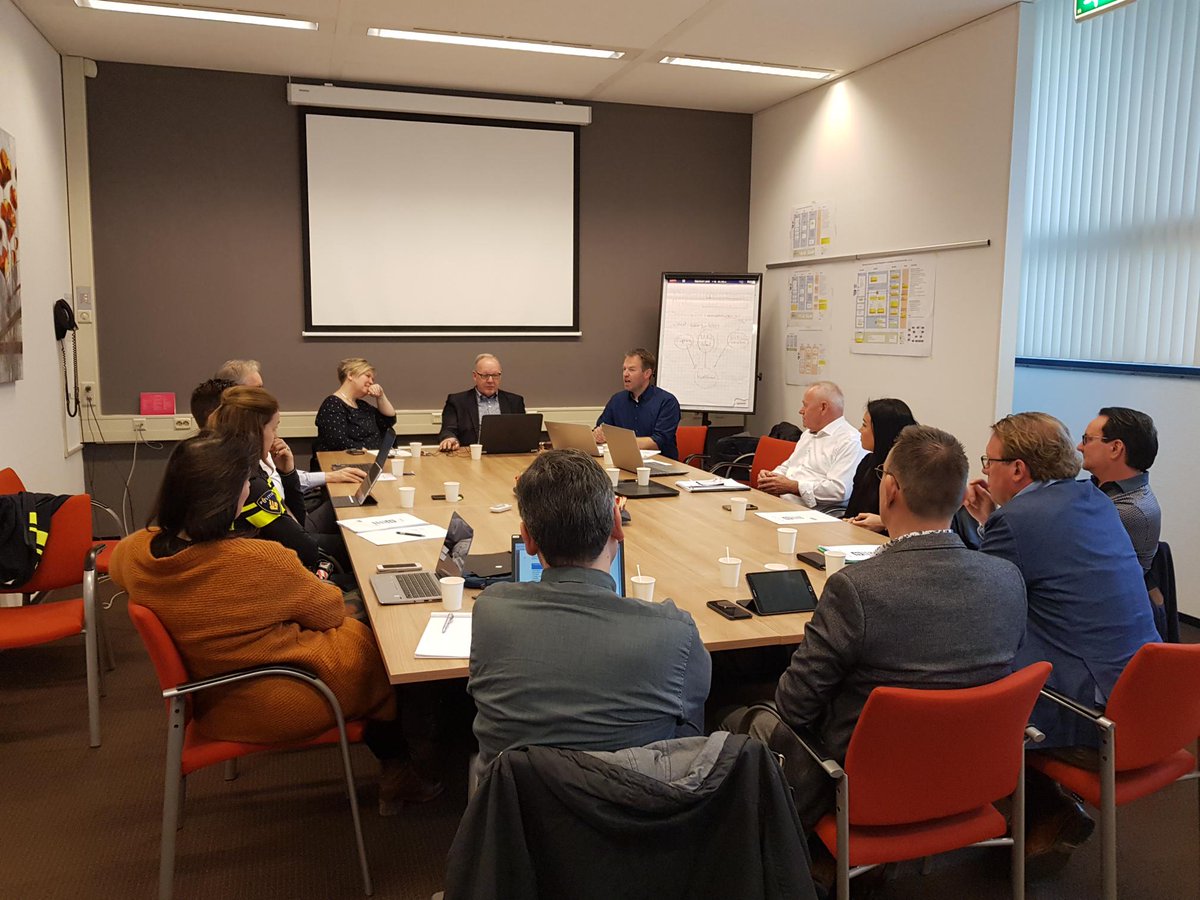 SBH_Helmond's tweet photo. Goed nieuws!! Zojuist audit gehad en....het Keurmerk Veilig Ondernemen is weer binnen voor 3 jaar! In samenwerking met politie, brandweer, gemeente en ondernemers is/wordt hard gewerkt om de bedrijventerreinen op KVO-speerpunten ‘SCHOON,HEEL,VEILIG naar een hoger niveau te tillen https://t.co/bZdyeI3Iqb