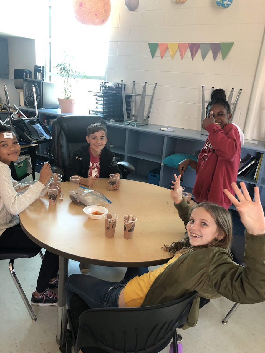 TiptopTeaching_'s tweet photo. Spring has sprung, and the Craft and Cooking Club is here to celebrate! We made delicious ‘Dirt’ Cups + painted pots for our kitchen herbs we’ll be planting! #STEAM #craft #cooking #spring https://t.co/AItiSd8XNY