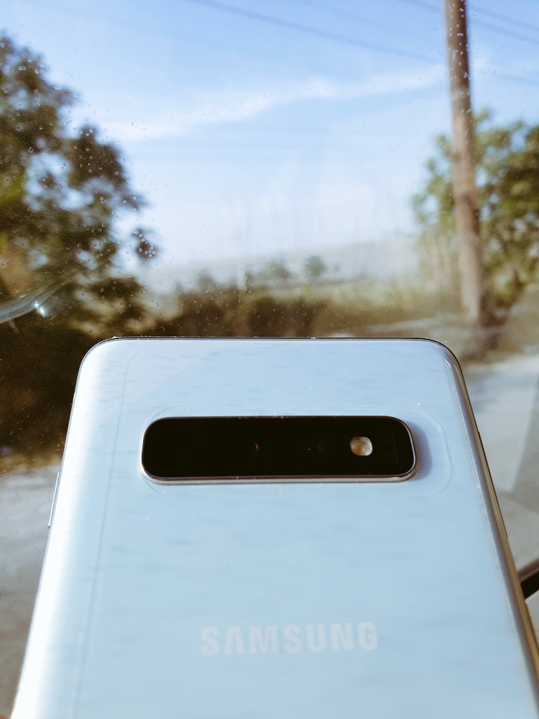 AbhishekMudgal_'s tweet image. Samsung Galaxy S10. What a motherfucking brilliant device. 🔥 #NotAPaidTweet