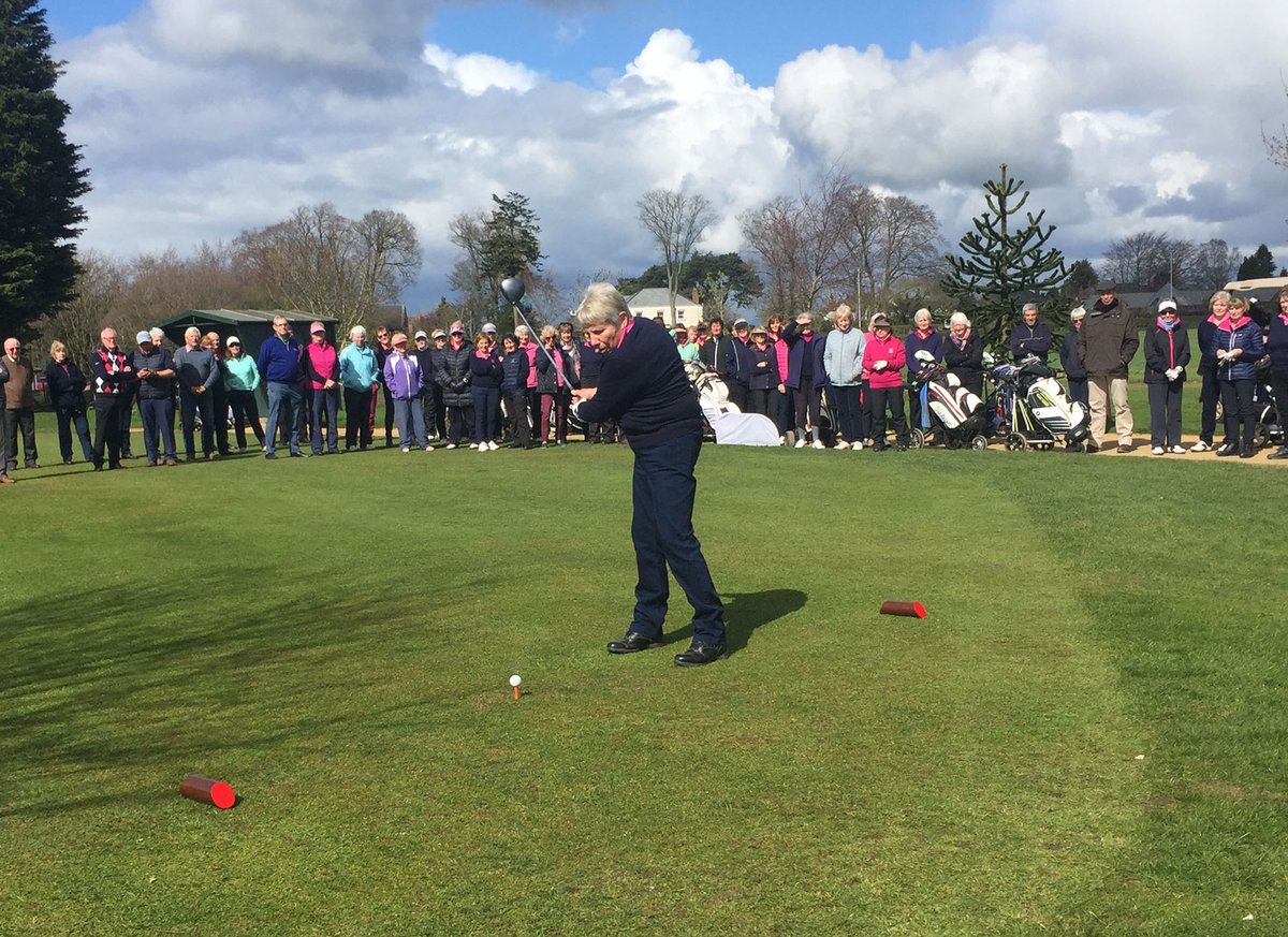 The sun comes out to watch Our Lady Captain for 2019 Elizabeth Auld drive into office with a very respectable distance of 102 yards.  Well done Liz.