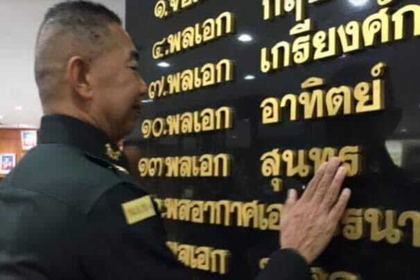 raiyounggarden's tweet photo. ห้ามกันไว้ อย่าให้มันเดินตามรอยพ่อของมัน https://t.co/RgM0XyAw4z