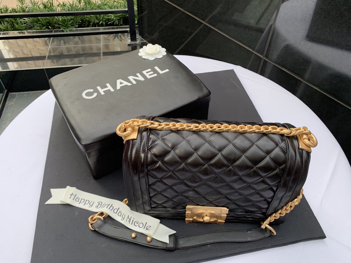 How is that for a birthday cake. Incredible. 
#TuesdayMotivation #chanel #chanelbag #birthday #lgbtqexpo #birthdaymode