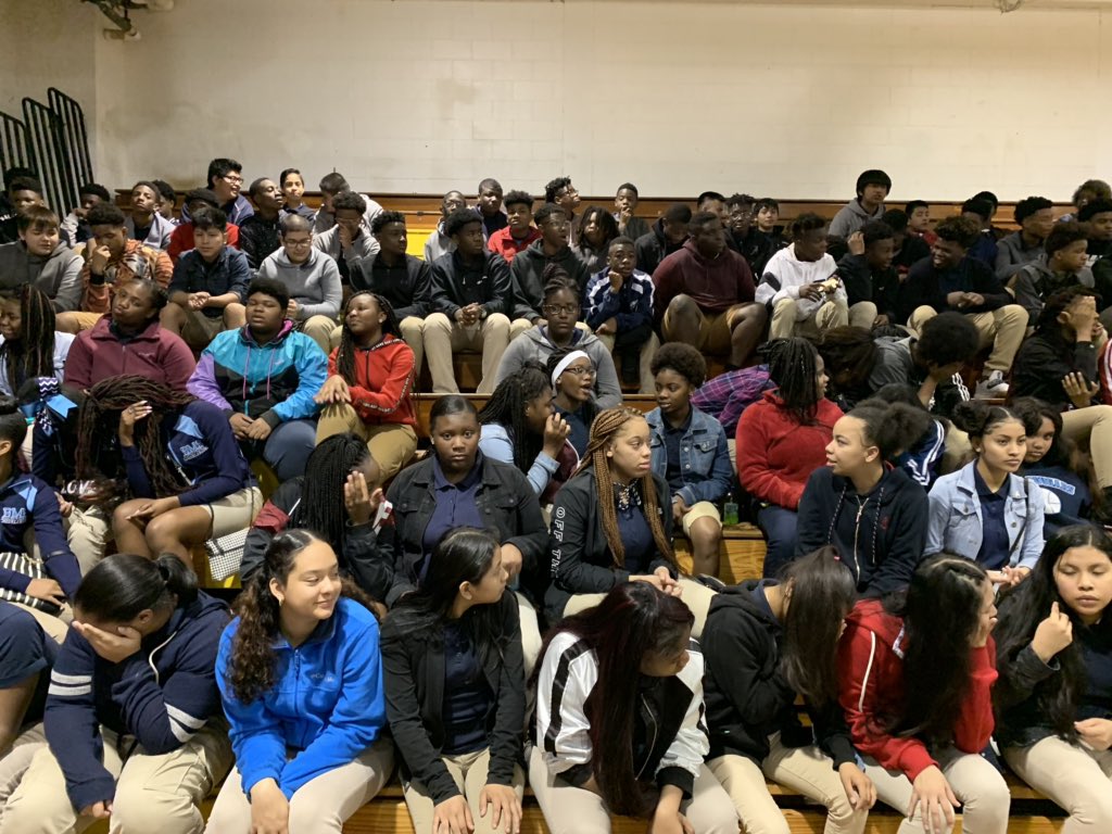 MiddleCougars's tweet photo. Brew Middle School 8th Graders enjoying their time at JD High School for their High School Transition Day. #brewmazing #MPSMovingForward  #8morewweksofmiddleschool @JdCounselors @jdvolschamps @MPSAL https://t.co/W8coyGDhBW