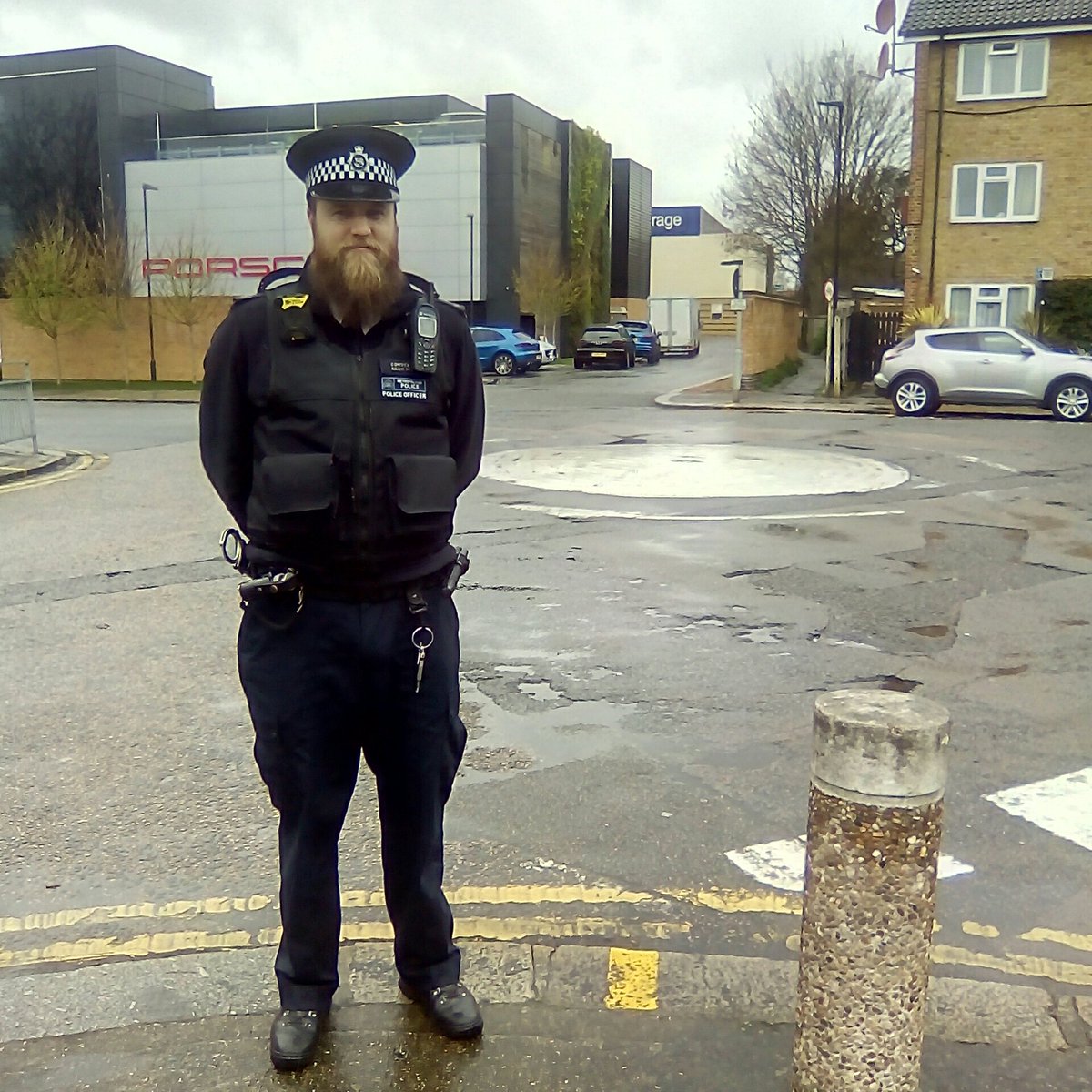 MPSTurnhamGreen's tweet photo. Out on patrol around the Barrowgate Road area today. #bobbyonthebeat https://t.co/0C0mVuqxzv