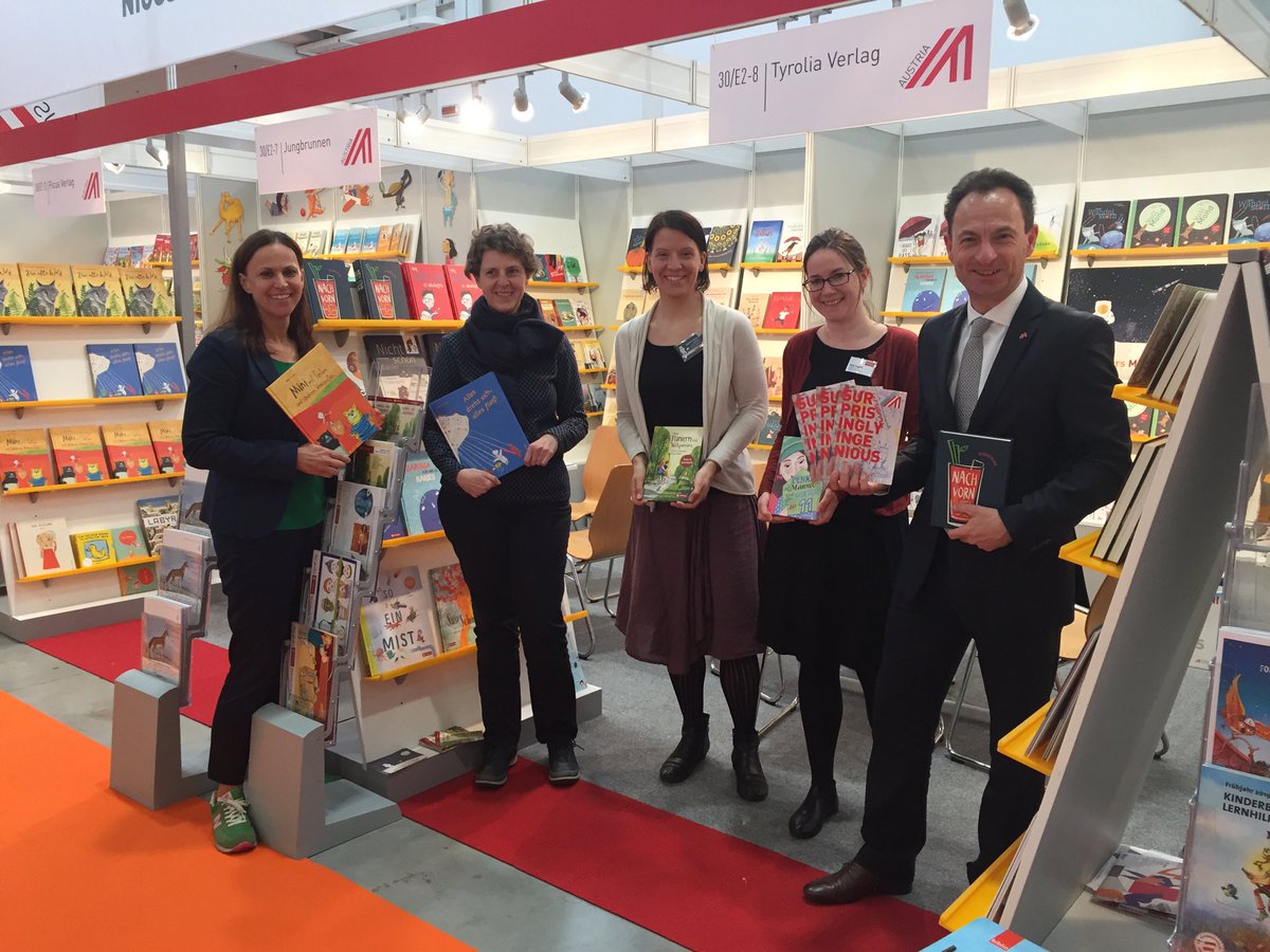 GregorPostl's tweet photo. Viel los bei der #Kinderbuchmesse in Bologna @BolognaChildrensBookFair beim österr. Gruppenstand in der Halle (neu errichtet von @Strabag) 30 E/2. ⁦@wko_aw⁩ https://t.co/sQvVtM8h4J