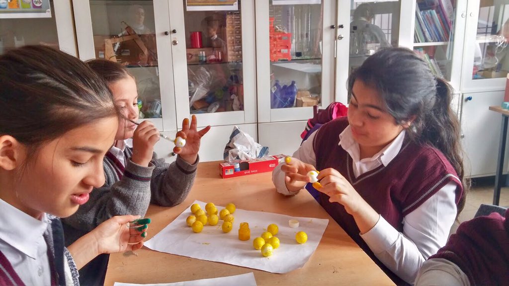 BademliStem's tweet photo. Atom birlikteliği vs takım çalışması :) Hangi bağlar daha güçlü?
👩🔬👨🔬🔬🧬
#molekül #atom
#stem #stemforkids #stemandmakers #stemeducation #maker #eğitim #bilim #fen #teknoloji #mühendislik #matematik #sanat #bilişim https://t.co/X93YlweN6i