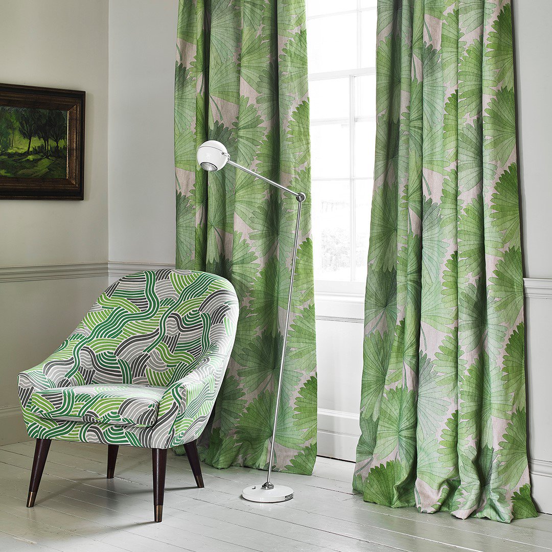 Fresh prints, light fabrics and lots of natural light are the perfect ways to style your home for spring. Chair – L.A. Sunset in Montcalm Avenue, Curtains – Bangkok Nights in Palm Green. 
linwoodfabric.com/product-catego… #springstyle #interiordesign #interiorinspo