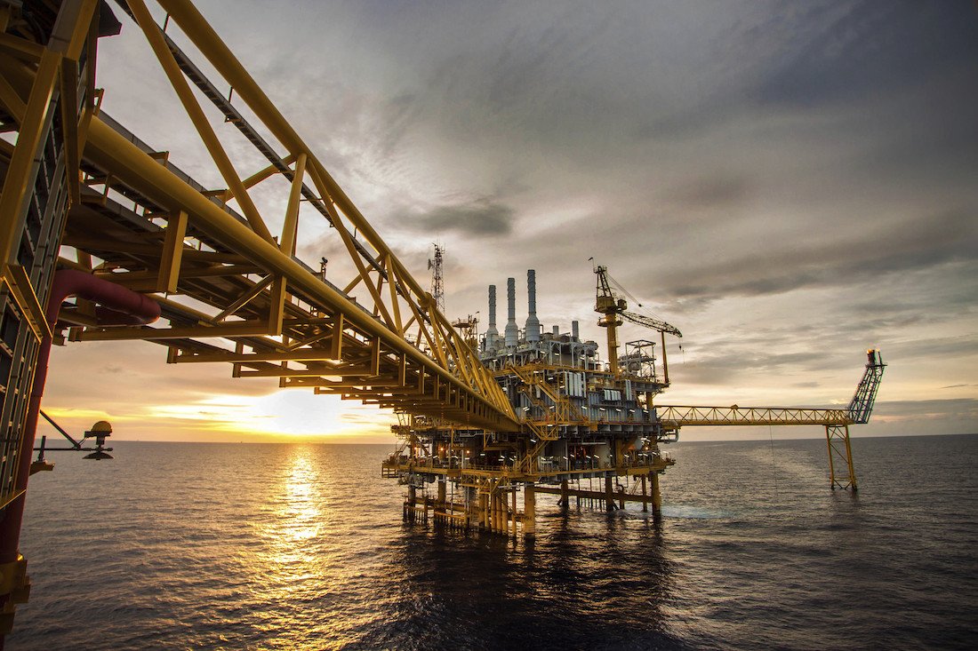 SPGEnergyOil's tweet photo. Production from #Angola's much-touted $16 billion ultra-deepwater #Kaombo development in Angola expected to double to 230,000 b/d this year with startup of its second #FPSO unit, project operator #Total says.|
https://t.co/3FcK7WPY46 https://t.co/tfbhN4bL3z