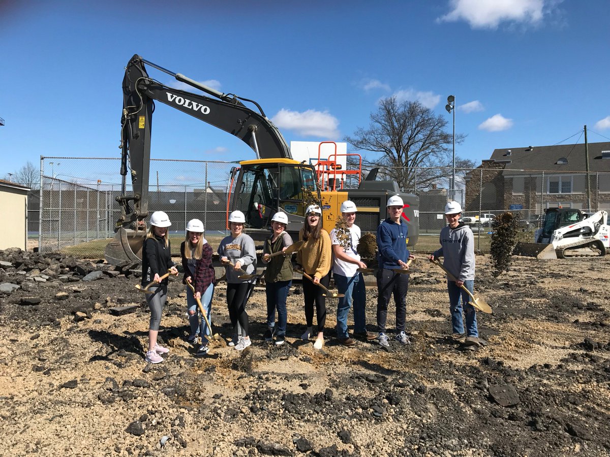 SitelogIQ_East's tweet photo. It was #groundbreaking time yesterday at #Muncy School District. Reynolds is managing a new gym &amp; tech center addition and renovations to the library &amp; other spaces. #ReynoldsBuilt https://t.co/F88v58lL5v