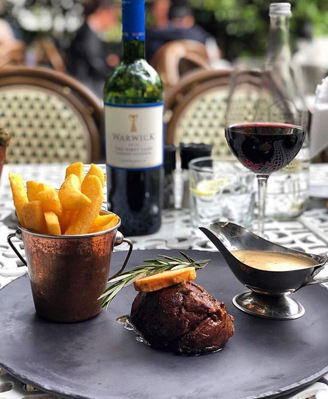 KloofStrHouse's tweet image. Lunch break anyone? Join us for our amazing lunch special, every Tuesday - Saturday. 2 courses for R170 per person. 3 courses for R195 per person. Lunch has never been this good 🤤🍷