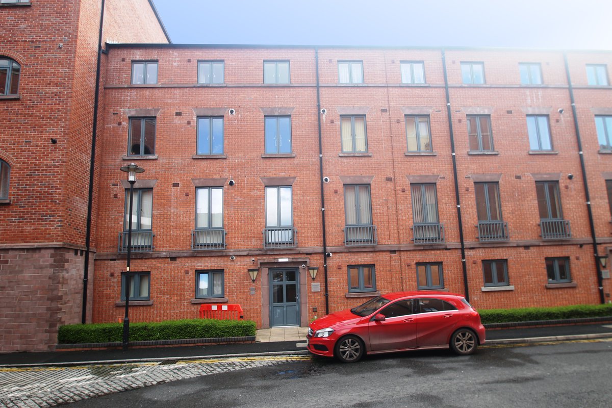 New Instruction Alert! 🚨

We are proud to present for sale, this well presented studio apartment in the #ChesterCityCentre for just £70,000! Interested? Call 01244 403 900 now and a member of the team would be happy to arrange a viewing! #Chester #Property #Studioflat