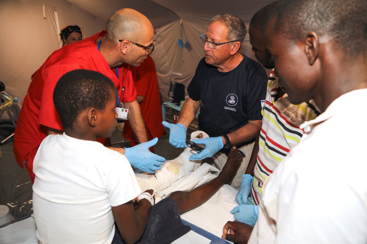 🇪🇺🇮🇹🇲🇿 Emergenza #Mozambico: le attività del Posto Medico Avanzato italiano 
🚨 operativo da tre giorni
👩‍⚕️ 160 pazienti assistiti
💉 11 interventi chirurgici

Buon lavoro al nostro team! bit.ly/2apr_emeMozamb…
#protezionecivile #EUcivpro #EUsavelives