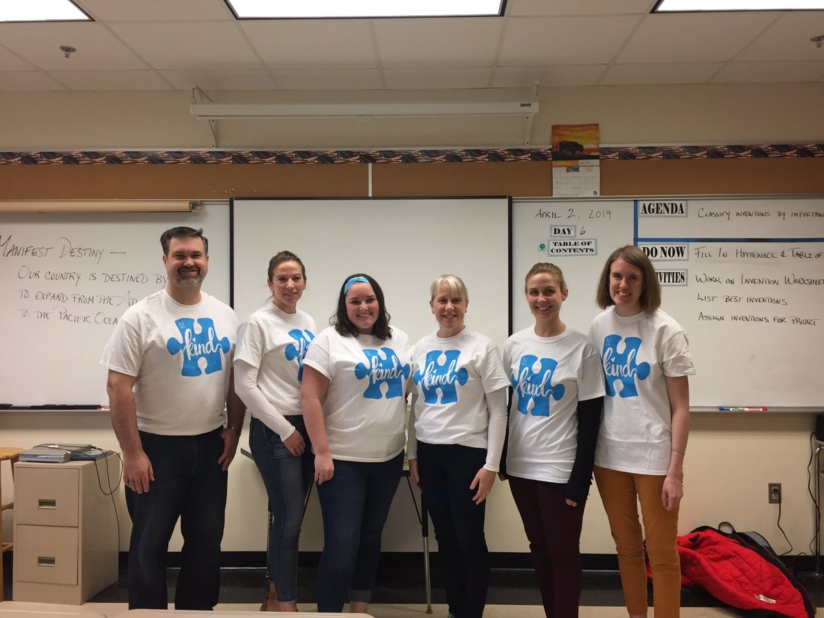 McCallMathClass's tweet image. Silver team...autism awareness #mccallchat