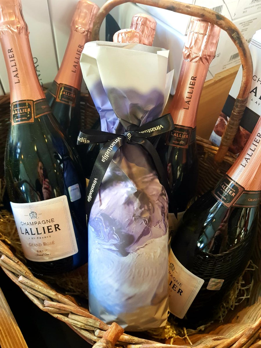 ``Economisez l`eau.. buvez du vin!`` jeb ``Taupiet ūdeni, dzeriet vīnu`` dienas ir klāt!

Vīna Studijās līdz 15/04 dažādu Francijas reģionu vīniem atlaides līdz 20%
#vinastudija #champagne #brut