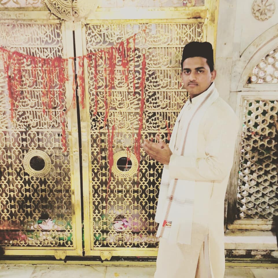 ZiyauddinChish2's tweet photo. AAP MALIK HAIN AP HI MUKHTAR HAIN GAAR KARAM KARDE TOU BEDHA PAR HAI YA GARIBNAWAZ AL MADAD #kgn #kgnews #kgn45 #khwajagaribnawaz #khwajamerekhwaja #khwaja_garib_nawa #khwajaji #khwajamoinuddinchisti #chishtiyat https://t.co/oMO1LjeHpi