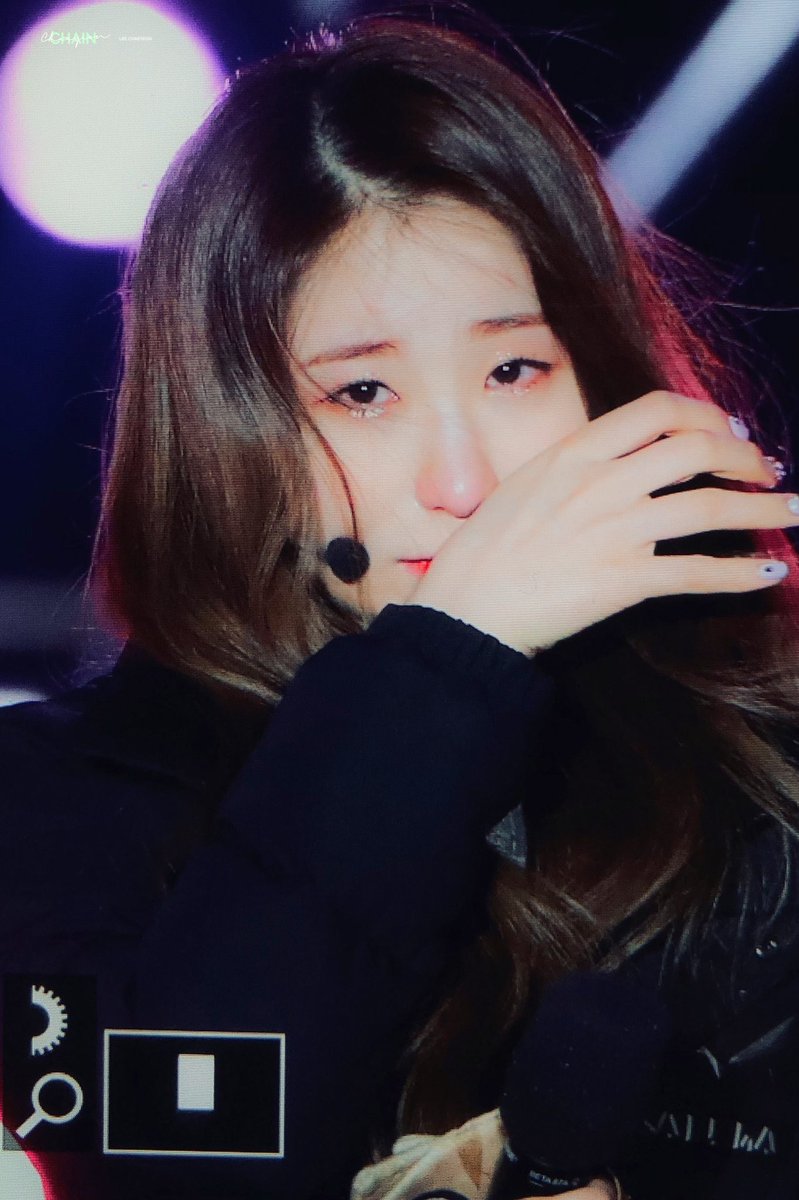 uItyenas's tweet photo. the pain hits 1000x harder when izone's moodmaker/prankster line are the ones crying.... this shit hurts so much https://t.co/rKXqUih7Fo
