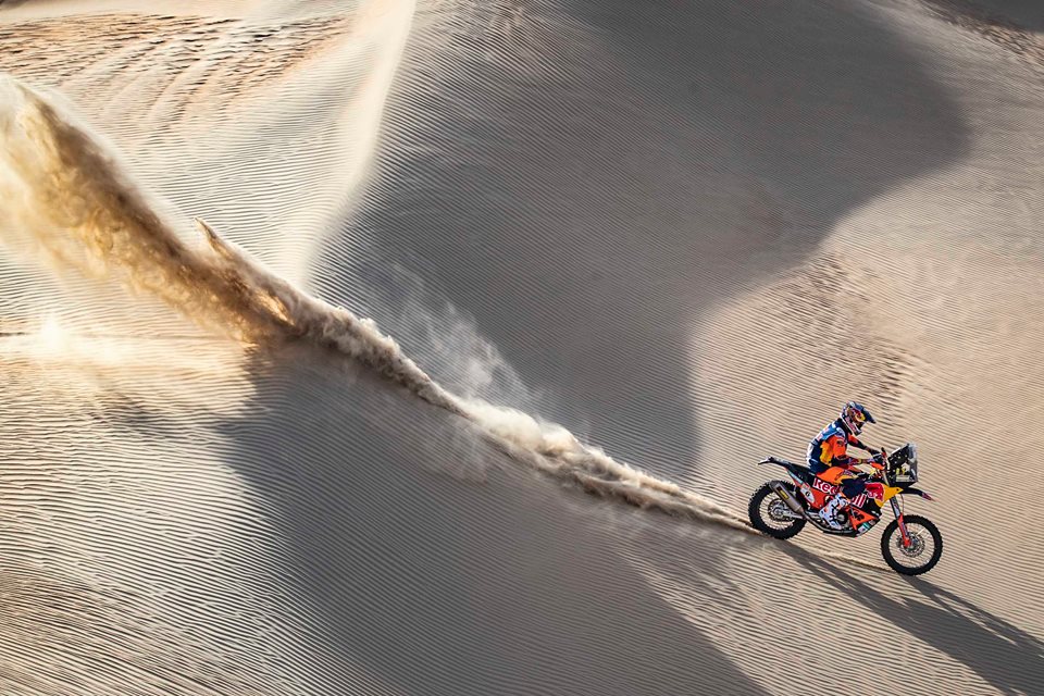 ASelekos's tweet photo. Abu Dhabi Desert Challenge 2019 🇦🇪 @ADDCrally ✅ @fia ✅ @FIM_live
#abudhabidesertchallenge #ADDCRide #ADDCDrive #FIA #FIM #desert 🐪
SS3 stage win for @Sundersam #KTM #ReadyToRace #GivesYouWings
📸 @Sundersam @LBenavides77 @KTM_Racing 📷 Rally Zone https://t.co/wAg1TeInIH