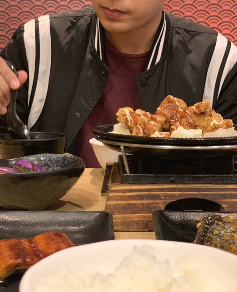 ashrovert's tweet photo. Sushi date and with 💕. He ordered saba and unagi for me like he’s into fish too 🙄😂 #ImPig https://t.co/Mr7gRuRuYL
