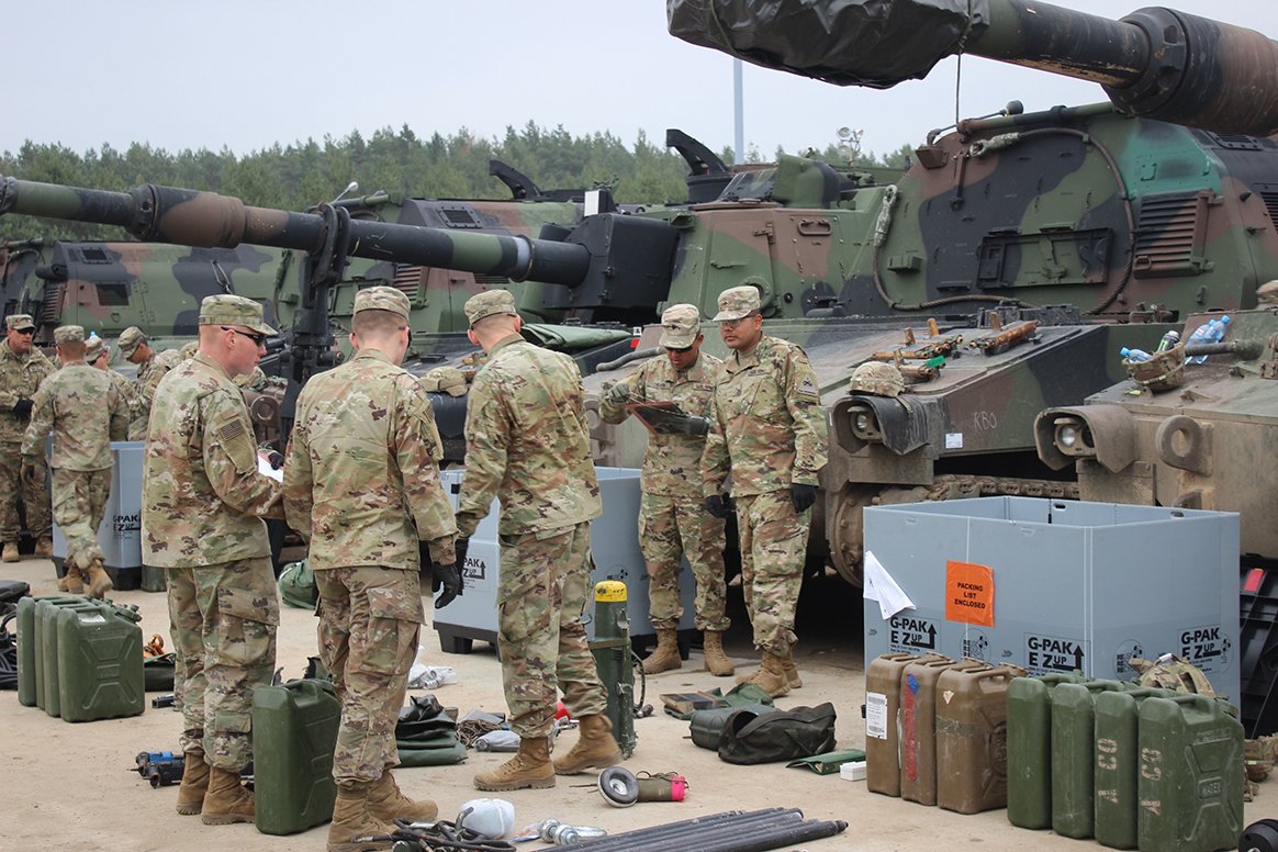 USArmyEURAF's tweet photo. #StrongEurope #TrainingTuesday: πΊπΈ 405th Army Field Support Brigade issued more than 700 pieces of armored Army Prepositioned Stock in support of Dynamic Force Employment 2019 #DFE19 Read more https://t.co/bHYjV52eCc @USArmy @US_EUCOM @21stTSC @1stArmoredDiv @hqamc https://t.co/H0yOWsoxFd