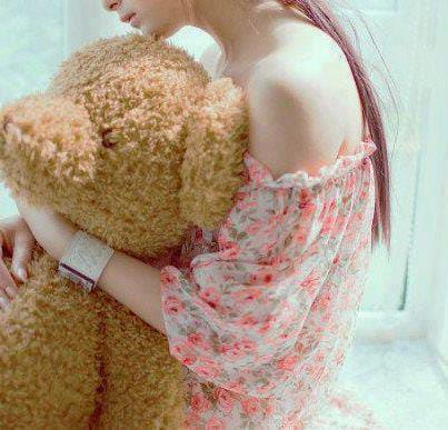 <a href="/qw12345678999/">현률 임</a> ضاع منى اليقين
وضاع الحرف سيدي 
كل حروفي المارقة.
حروفي العاشقة والغارقة
استنفذتُها كتابة ونطقاً
تبقى أن اكتبك بدمي 
بروحي النازفة.
حتى الموت عشقاً
صار مرحلة سابقة.
أتُخبرني عن سبيل يا أنت 
كيف أكتُبك
وكيف اعشقك 
وكيف يكون الخلود فى رجل 
#صدى
#لمةعراقية