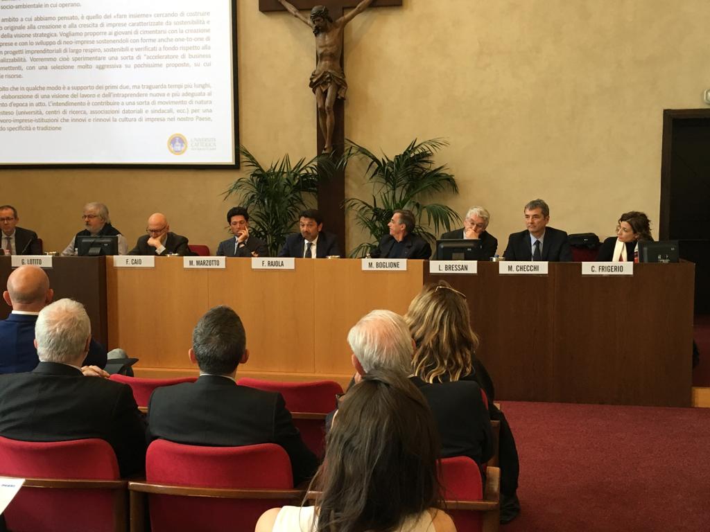 La presentazione del #ThinkTank per i Millennials promosso da <a href="/CeTIF1/">CeTIF</a>-#Unicatt e da <a href="/Prospera_IT/">Prospera</a>. Il prof <a href="/federicorajola/">Federico Rajola</a>: l'Università vuole contribuire allo sviluppo di un’idea che non è quella di fare impresa solo con la logica del profitto 👉 bit.ly/2K0TEAT #2aprile