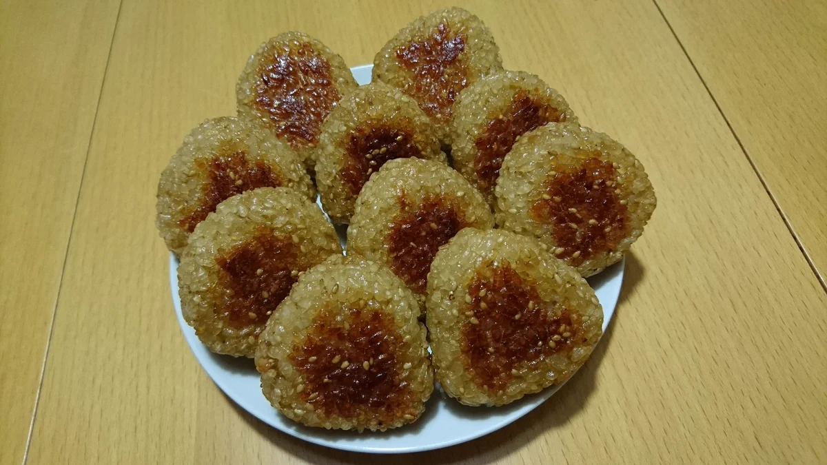 醤油みりんなどで味付けしたご飯をオーブンでブン！めっちゃ美味しそうｗｗｗ