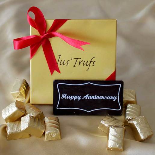 Easiest way to bring a smile on someone's face....

Yummylicious Chocolates!!!! 🥰☺️😋🤩

#Giftease brings you an array of chocolate options.

Order now! bit.ly/2N2wFBu

#chocolates #personalized #customized #bringsmiles