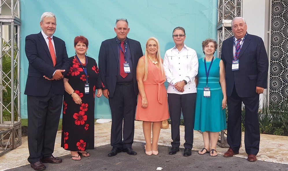 El Fórum Iberoamericano de Periodistas de Turismo (FIPETUR), celebró su asamblea general en la comunidad turística de Punta Cana, República Dominicana, donde eligió su nueva junta directiva para el período 2019-2021. Y entre ellos, uno de los nuestros!
bit.ly/forumelecciones