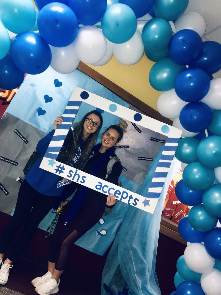 MrsPhillips_SHS's tweet photo. Frame fun for National Autism Awareness Day 💙 @autismspeaks @Siegie_Saxon #shsaccepts #lighitupblue #managementplaninaction https://t.co/suuZycH51m