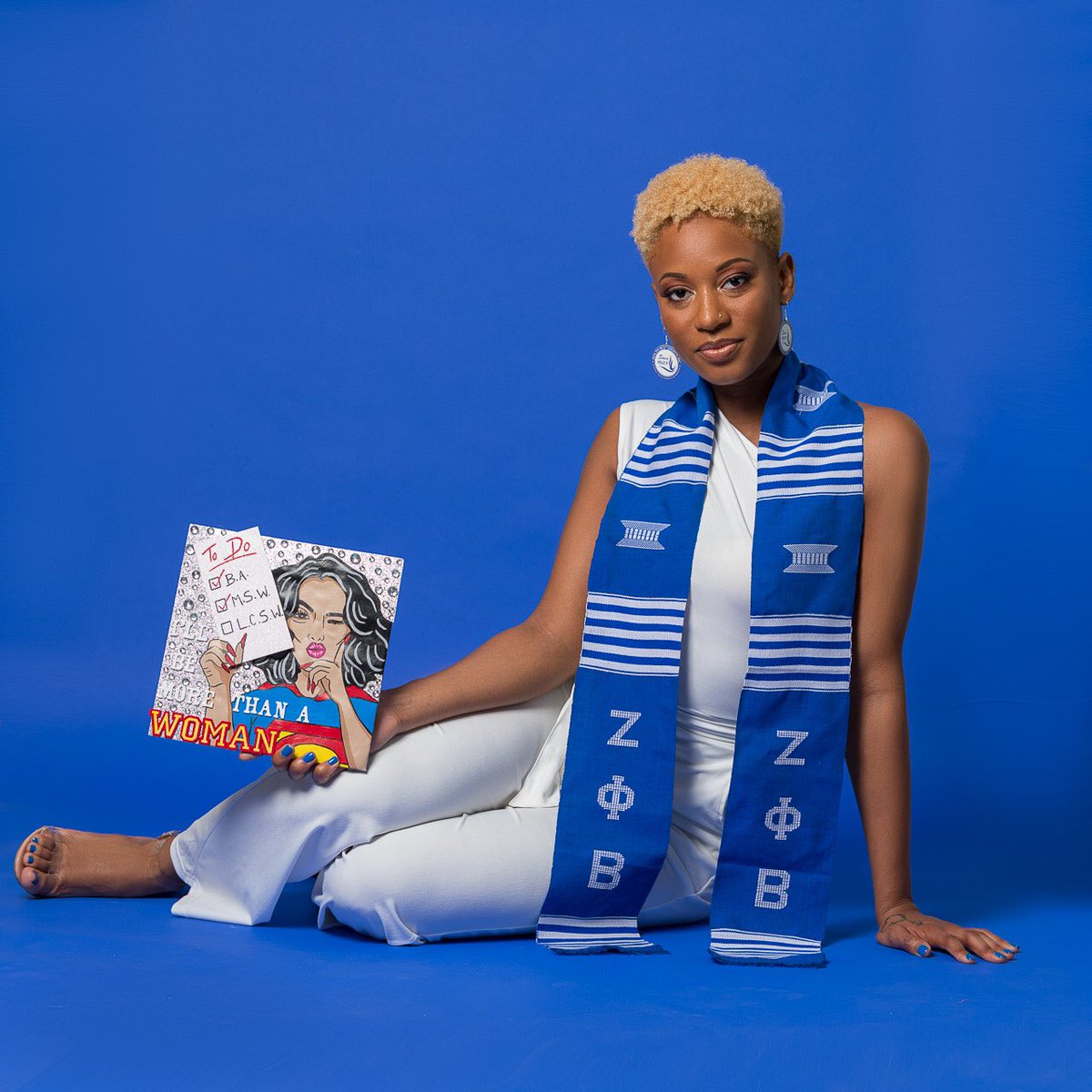 ItsDomgasm's tweet photo. My first graduation session for 2019. I do indoor and outdoor portraits for graduations sessions. This photographer is mobile throughout Florida. https://t.co/W6R4EEHw3S