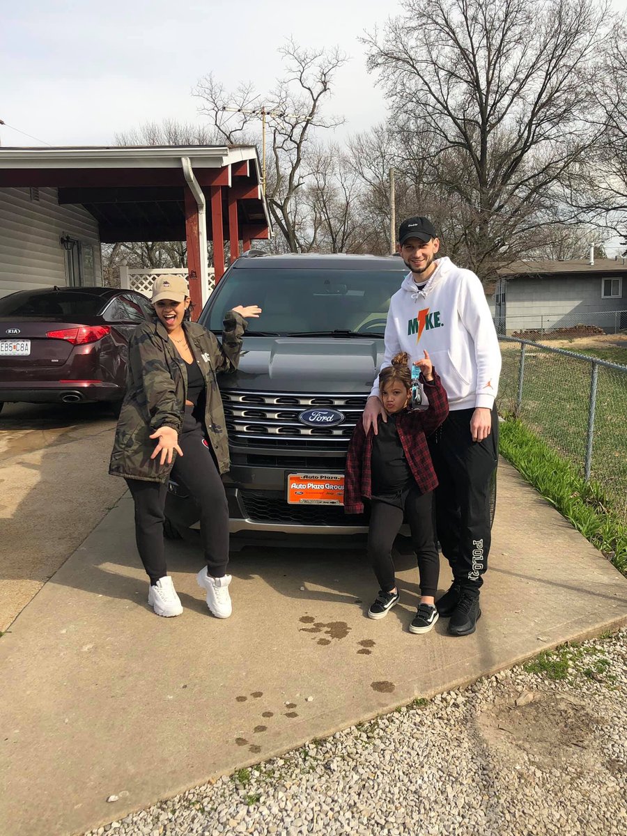 AutoPlazaDirect's tweet photo. Congratulations to Kim and Benny on their new 2016 Ford Explorer! They did not want to spend all day at a dealership with 5 month old twins and a 6 year old so we brought the dealership to them! Welcome to the #autoplazafamily #wedeliver #neverwastetimeatadealershipagain https://t.co/FHvlvnguPy