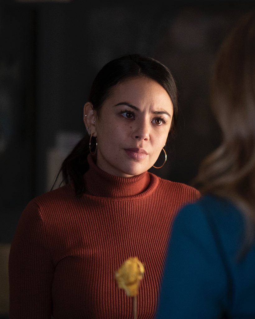 PLLonMax's tweet photo. What’s with the yellow rose? 🕵🏻‍♀️

#PLLThePerfectionists is all new this Wednesday. https://t.co/WkpV8jqATt