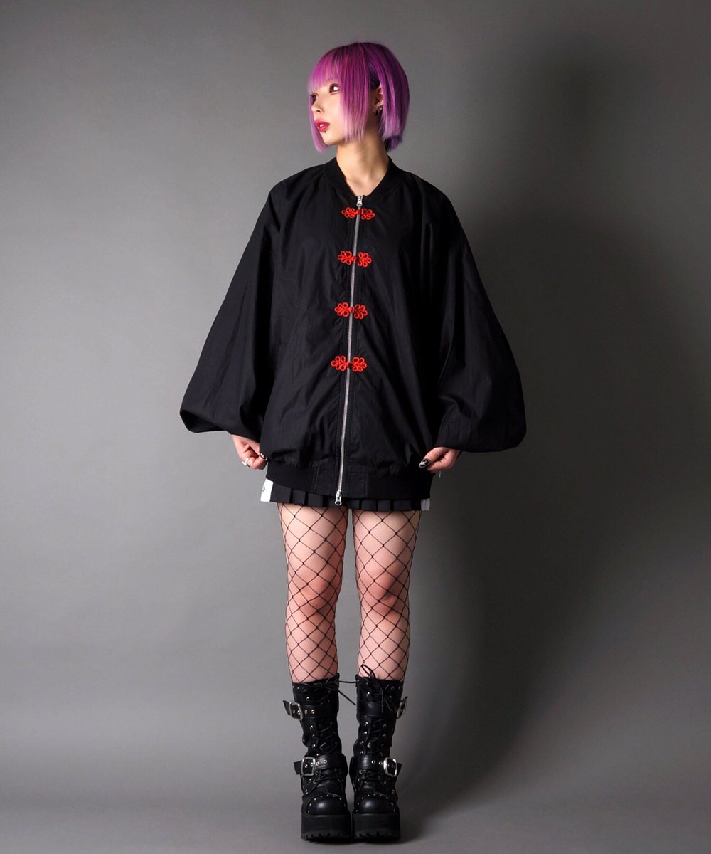 ট ইট র Reflem Reflem レフレム New Arrival たっぷりとしたパフスリーブのチャイナブルゾン 背中の 漢字ロゴがインパクト大な一着 パフスリーブチャイナブルゾン 11 800 Tax 明日4月3日 水 発売 Travas Tokyo天神vivre店 A Gem 9札幌4pla店は