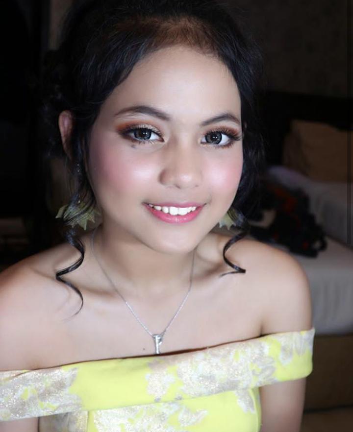 Putri isnari 
#PutriatKonserKomikalIVM
